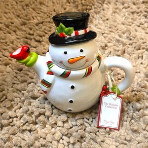 New Spectrum Designz Snowman small teapot cardinal present White black red green